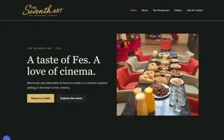 Page d’accueil du restaurant The Seventh Art à Fès, univers cinéma et photo de table dressée